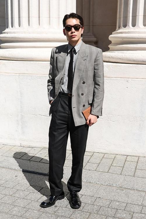 黑西服配什么颜色的裤子_黑色西服配啥裤子？看这里就够！