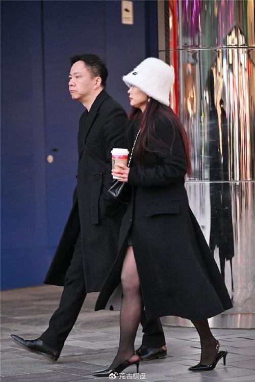 女穿黑色丝裤袜的搭配_黑丝显腿长,这样搭更显瘦显高 女穿黑色丝裤袜的搭配_黑丝显腿长,这样搭更显瘦显高