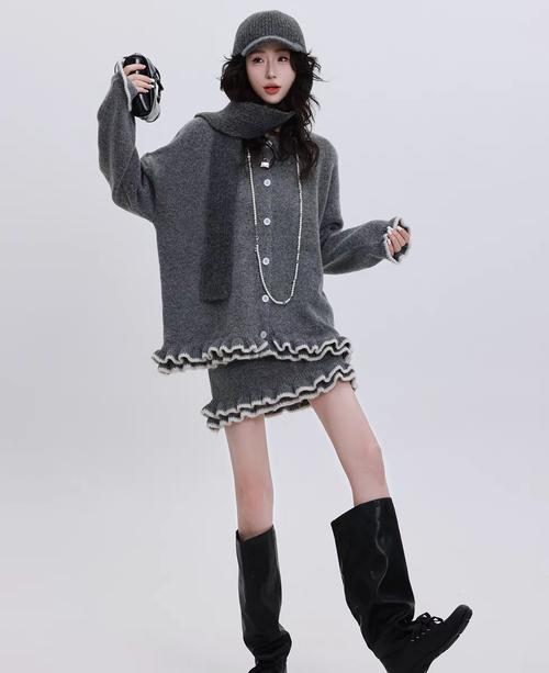 冬季高腰短裙搭配_保暖材质与色彩搭配技巧 冬季高腰短裙搭配_保暖材质与色彩搭配技巧