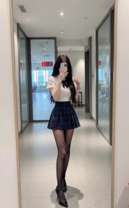 jk格裙搭配黑丝连裤袜_蓝白背心白衬衫清新，配格裙黑丝甜美，JK制服黑丝时尚青春