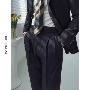 藏青色西裤配黑色西服_藏青西裤搭黑西装，百搭时尚显优雅