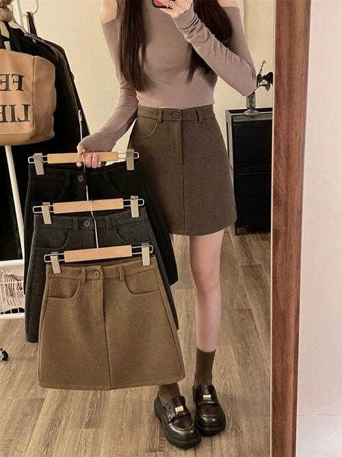 咖色半身裙最佳搭配_秋冬百搭时尚单品