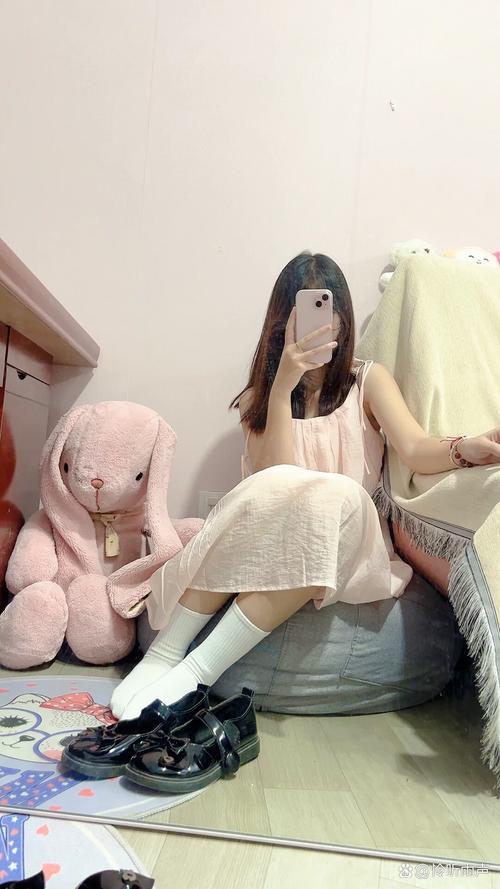 女生袜子穿搭_露袜子搭配，保暖又个性！