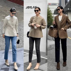 五十岁女人穿搭_松紧平衡显高级，低饱和色配饰少而精