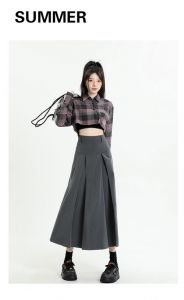 春天灰色百褶裙搭配什么裤袜_简约性感活力多！