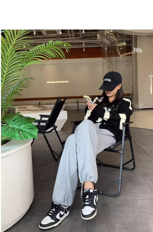 瘦人适合穿束脚运动裤吗_束脚裤显腿型，瘦高个穿好看！