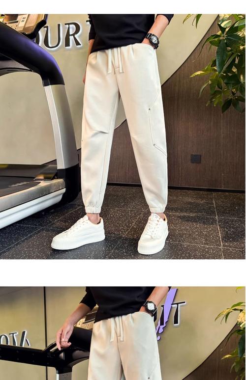 黑运动裤配什么上衣_黑运动裤百搭显瘦，高腰拉腿型，混搭时尚！