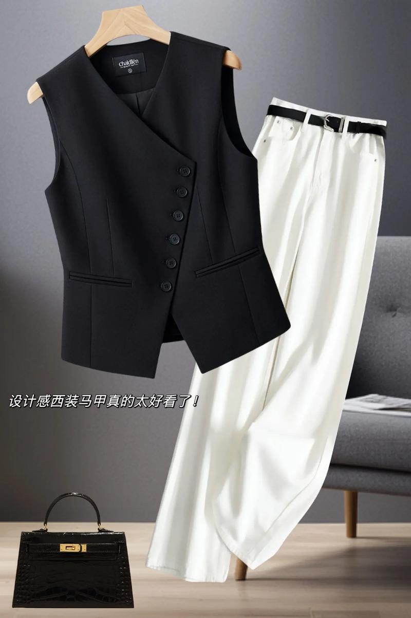 运动背心搭配黑色西装_运动背心搭黑西装,时尚又自信 运动背心搭配黑色西装_运动背心搭黑西装,时尚又自信