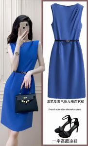 浅蓝色裙子配什么颜色腰带_浅蓝配白腰带，优雅又亮眼！