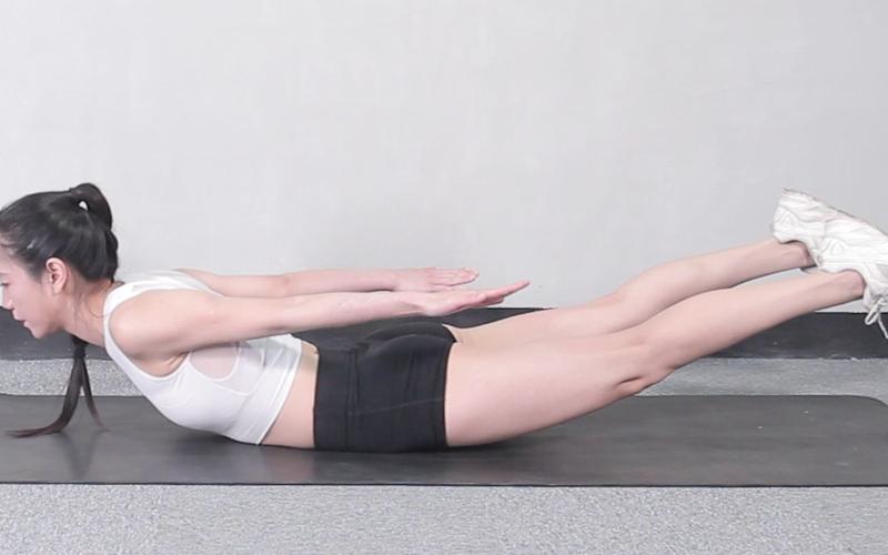 小燕飞练肌肉吗_小燕飞缓解腰痛，但要注意适用人群和动作要领