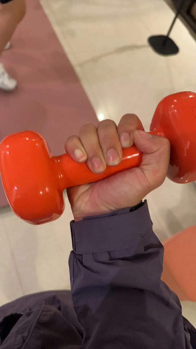 3kg哑铃男生练有效果吗_3kg哑铃入门锻炼手臂肩背 3kg哑铃男生练有效果吗_3kg哑铃入门锻炼手臂肩背