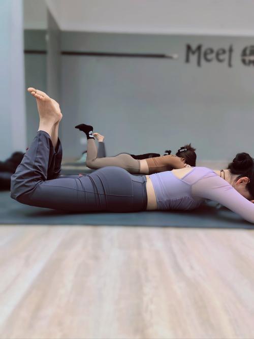 提臀动作_告别扁平臀！站姿提臀让你挺翘自信