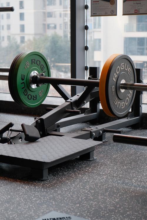 新手练臀腿器械选择与技巧 新手练臀腿器械选择与技巧