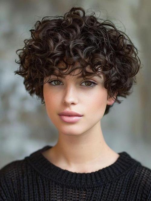 烫丝丝头发型_小卷烫发，灵动自然，时尚个性新选择