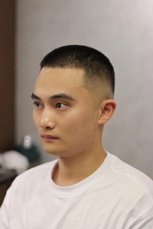 头寸发型_检验男人气质的时尚符号