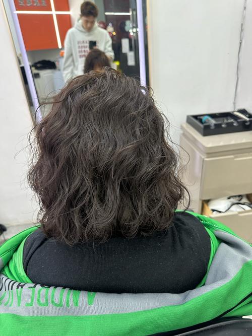 烫完头剪短发头发长的很慢_烫发短发,发量没变慢?别被误导了! 烫完头剪短发头发长的很慢_烫发短发,发量没变慢?别被误导了!