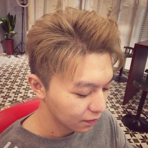 混子头发斜刘海男_流行斜刘海短发,修饰脸型显个性 混子头发斜刘海男_流行斜刘海短发,修饰脸型显个性