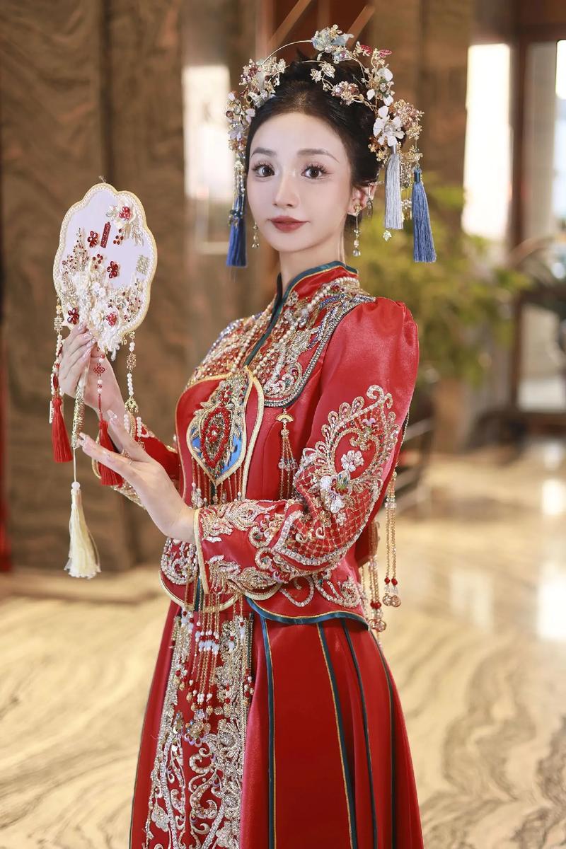 秀禾服扇形发型_经典复古，温婉动人