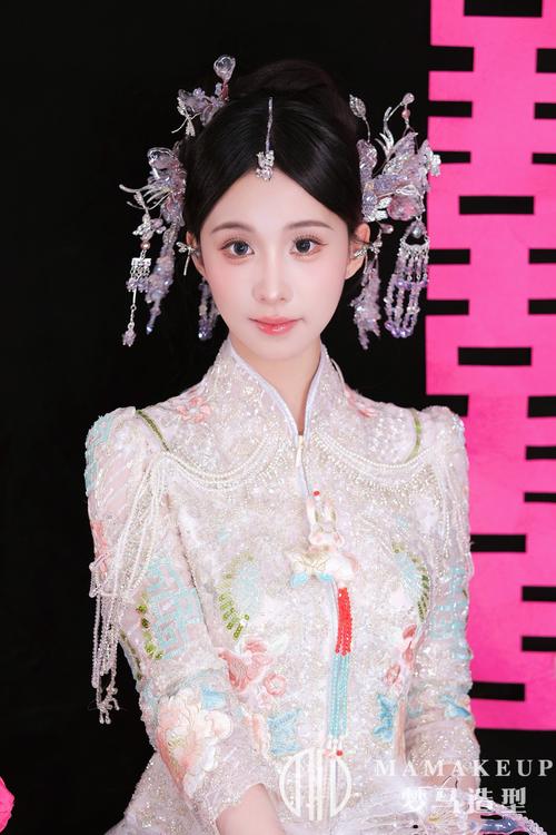 秀禾服最简单发型步骤_盘发编发刘海任选