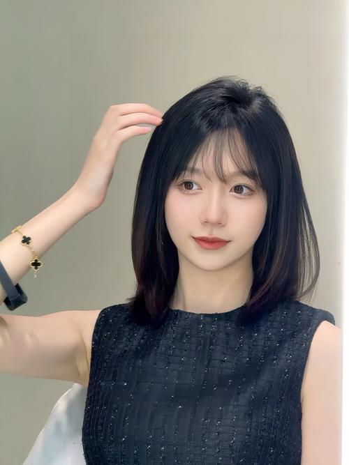 中直发发型2021年最新款_2021女性新宠，时尚又清新！