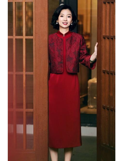 喜妈妈发型_低马尾经典盘发时尚盘发，展现妈妈气质