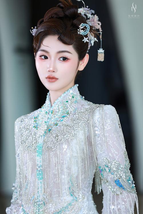 秀禾发型简单大气_秀禾发型配秀禾服,优雅又显气质 秀禾发型简单大气_秀禾发型配秀禾服,优雅又显气质