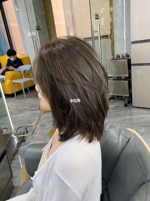 多层次上短下长发型_层次上短下长显气质