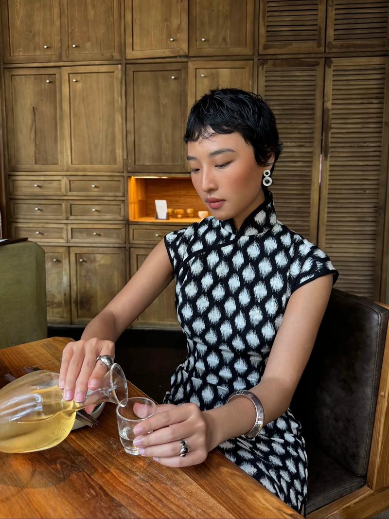 穿旗袍配什么发型好看_旗袍配什么发型好看？高髻盘发短发马尾全解析