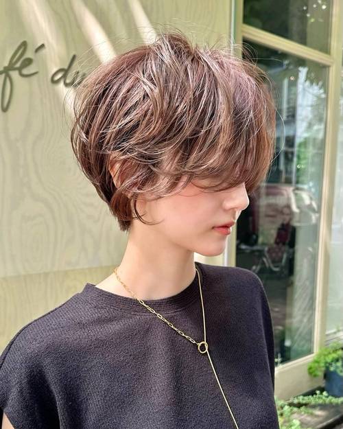 圆碎发型_女士短发新潮利落显年轻 圆碎发型_女士短发新潮利落显年轻