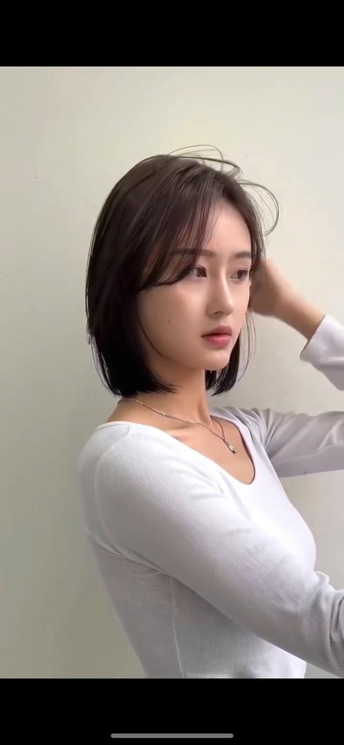 我试合什么样的发型_脸型选对发型，圆脸八字刘海，长脸内扣短发