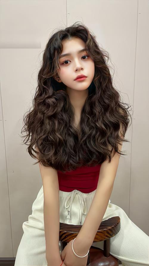 女卷发发型全部分类_卷发造型，总有一款适合你！