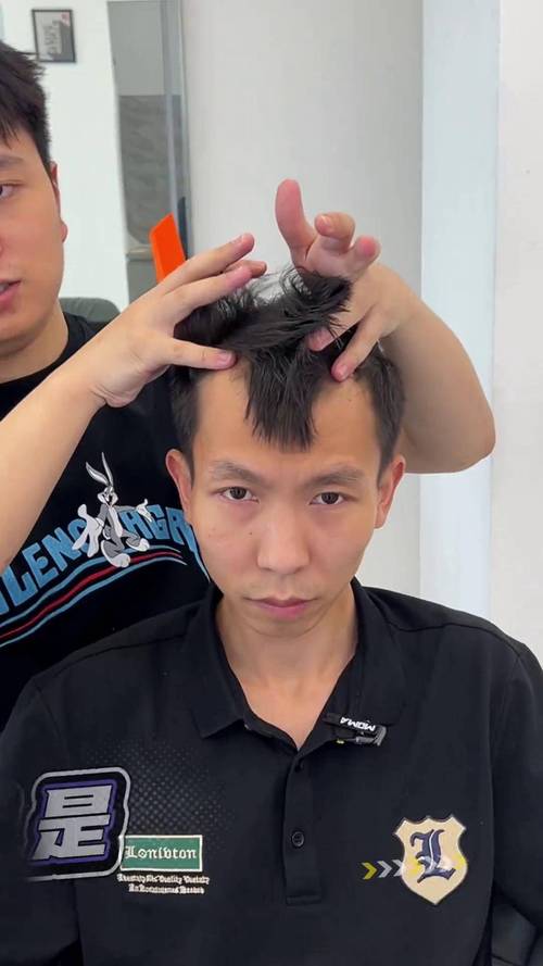 m凸适合什么发型_M字发际线显老？这几种方法帮你修饰！