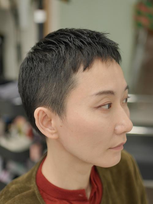 短装发型_中性短发时尚百搭，修饰脸型显气质