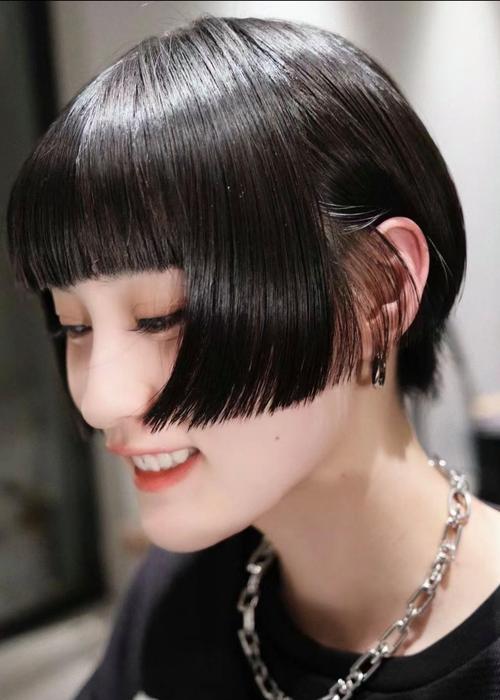 剃齐耳短发_干练气质新选择,三种流行款总有一款适合你! 剃齐耳短发_干练气质新选择,三种流行款总有一款适合你!