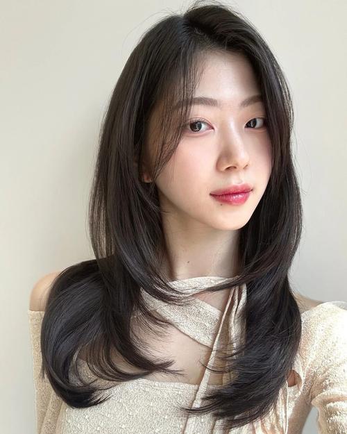 上面拉直下面内扣的发型_技术与审美的结合，打造柔美自信