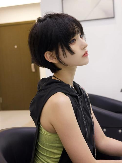 成熟干练的短发女_优雅自信,历久弥新 成熟干练的短发女_优雅自信,历久弥新