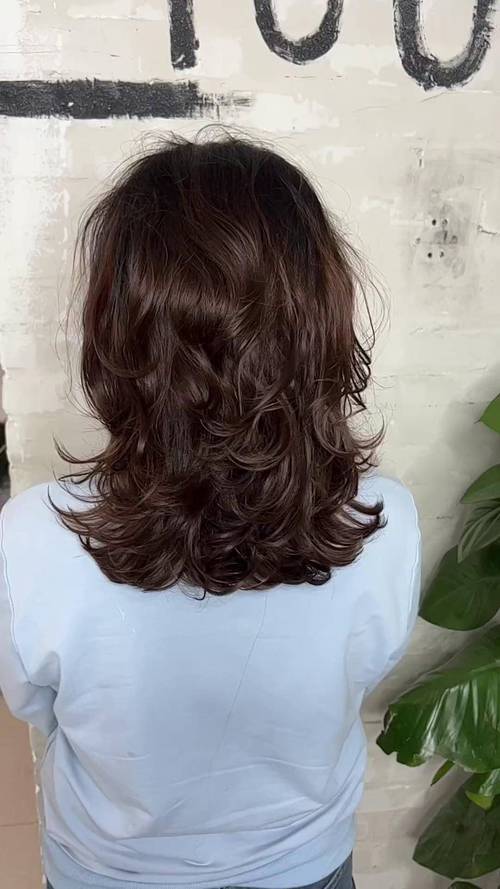 弄发型除了烫发_时尚短发不烫更出彩,齐刘海波波头也够潮 弄发型除了烫发_时尚短发不烫更出彩,齐刘海波波头也够潮