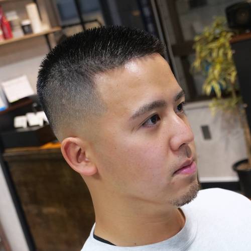 铲两边短发型男_利落百搭显个性 铲两边短发型男_利落百搭显个性