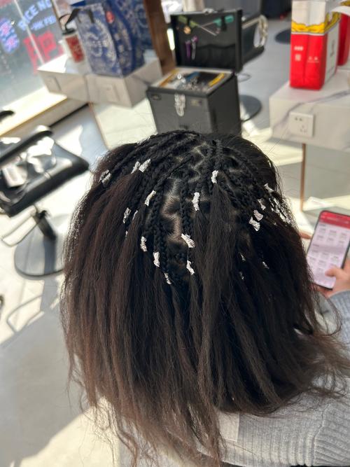 编小辫烫发头发蓬蓬_烫发编发，时尚又独特！