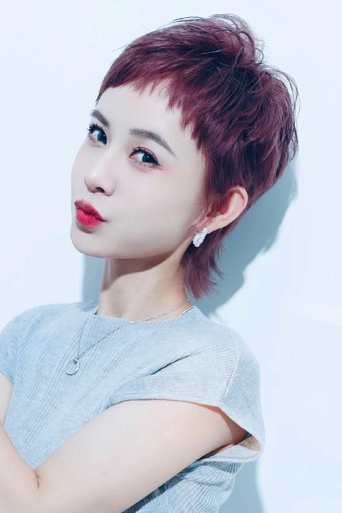 特短发发型女_时尚干练，脸型修饰，易打理！