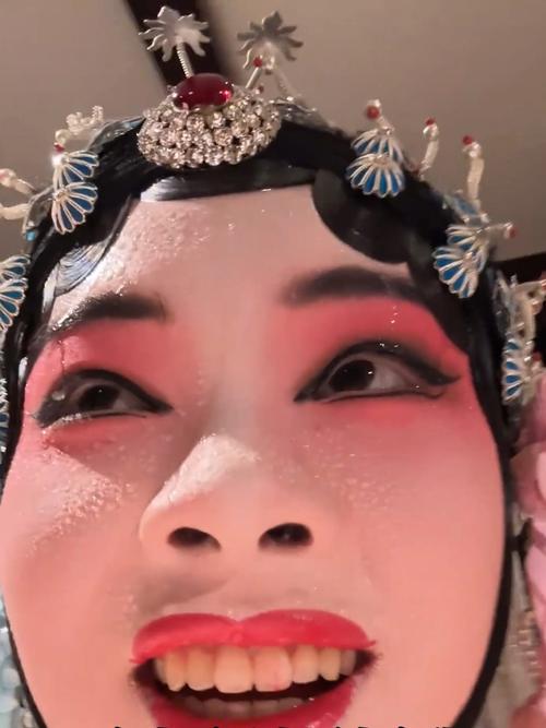 容易出汗的人怎么化妆_夏季防汗定妆好方法