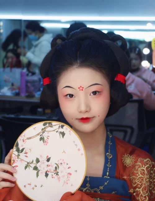 唐代女性的化妆步骤_从清丽到奢靡的变迁 唐代女性的化妆步骤_从清丽到奢靡的变迁