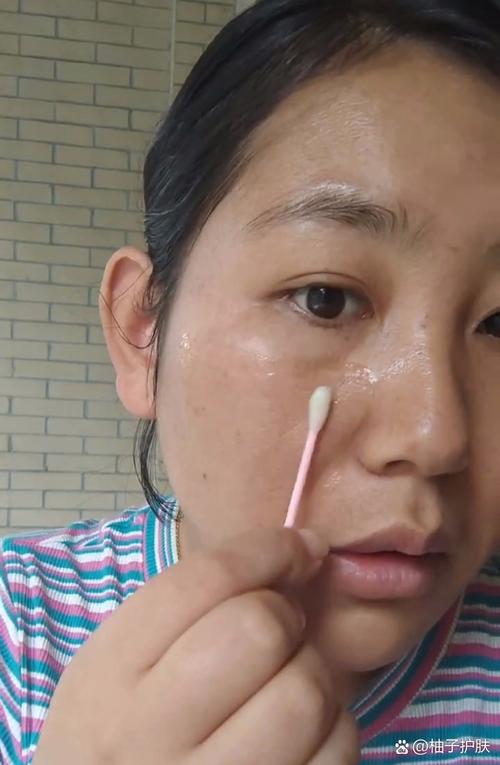 第二天不洗脸直接涂化妆品_不洗脸直接上妆，皮肤会怎样？