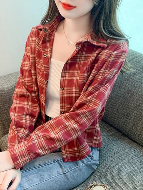 红格子衬衫搭配什么裤子好看_红格衬衫搭高腰裤，显瘦又好看！