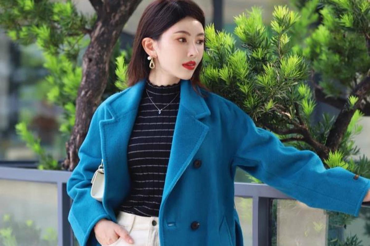 孔雀蓝配什么颜色最搭_显高贵与清新！