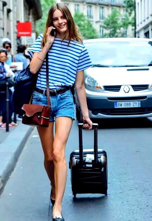 腿粗腿短的女生穿衣搭配_简约高腰显高，避免低腰碎花