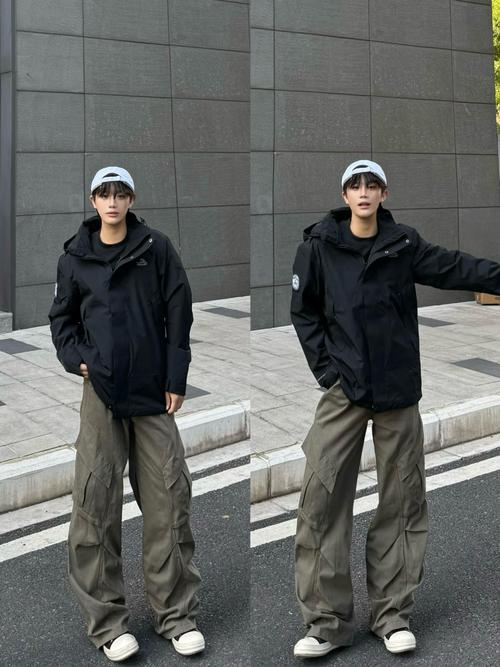 冲锋衣可以搭配牛仔裤吗_冲锋衣搭牛仔裤时髦实用,多款搭配穿出个性! 冲锋衣可以搭配牛仔裤吗_冲锋衣搭牛仔裤时髦实用,多款搭配穿出个性!