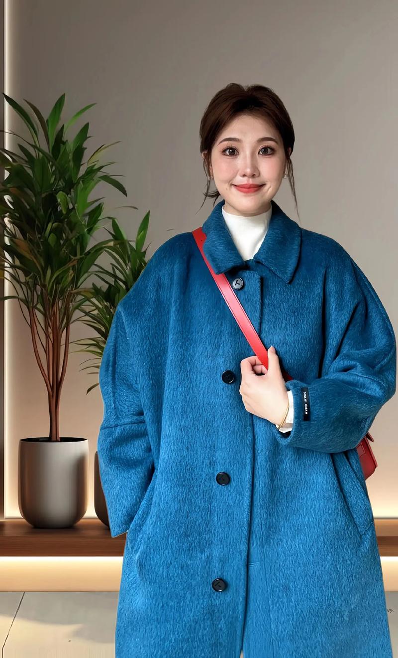 孔雀蓝高级感配色_孔雀蓝，显气质，百搭！