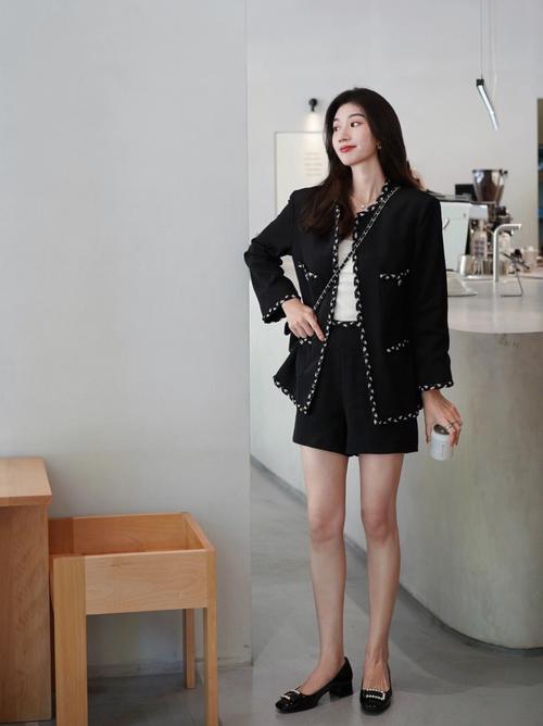 小香风套装配什么鞋子好看_优雅舒适各款选 小香风套装配什么鞋子好看_优雅舒适各款选