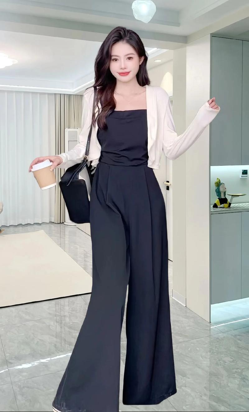 露肩连体裤搭配什么上衣_露肩连体裤显气质,显瘦显曲线 露肩连体裤搭配什么上衣_露肩连体裤显气质,显瘦显曲线